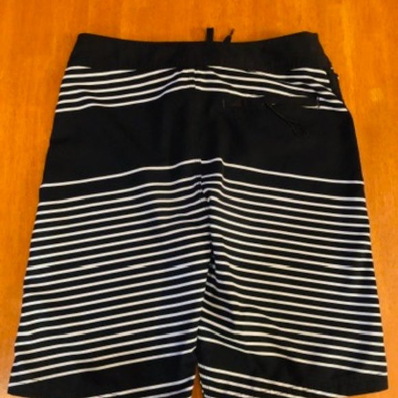 NWOT - HURLEY SHORTS - Picture 2 of 2
